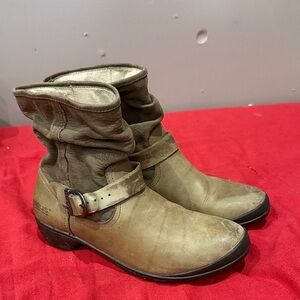 Bogs Women's Brown Ankle Boots with Buckle